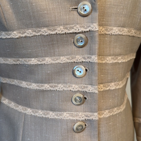 Elegant ESCADA Beige Women's Blazer/Skirt suit set - Picture 3 of 14